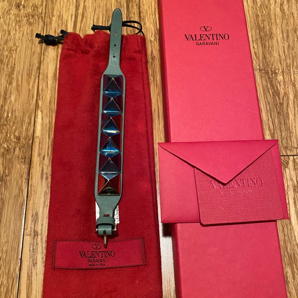 BNWT Valentino Large Rockstud Bracelet